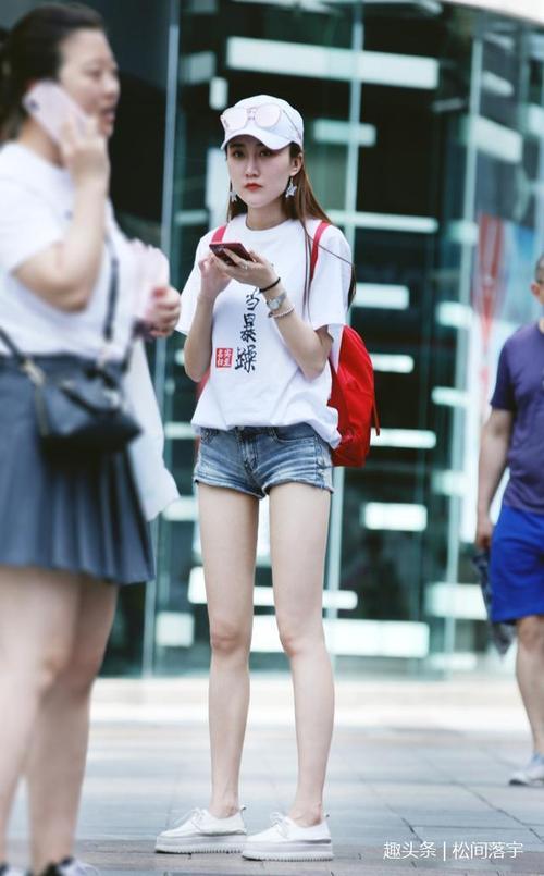 姝姝的白丝又湿又紧